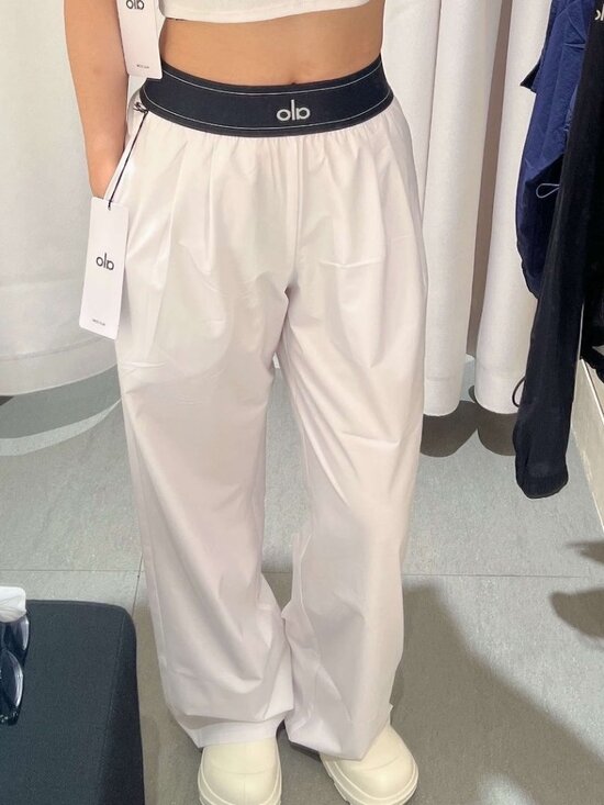 ALO Yoga Pants - NWT ALO Yoga🥑Suit Up Trouser White (Regular 30)